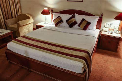 ורנאסי Hotel Pradeep מראה חיצוני תמונה