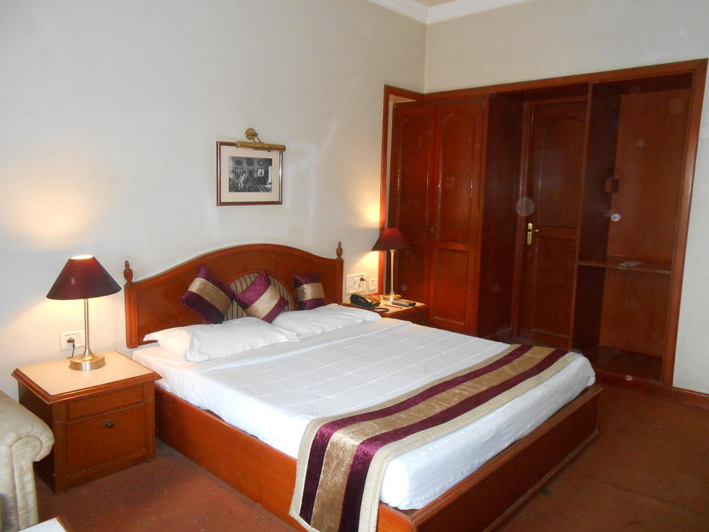 ורנאסי Hotel Pradeep מראה חיצוני תמונה