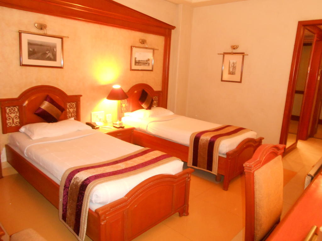ורנאסי Hotel Pradeep מראה חיצוני תמונה